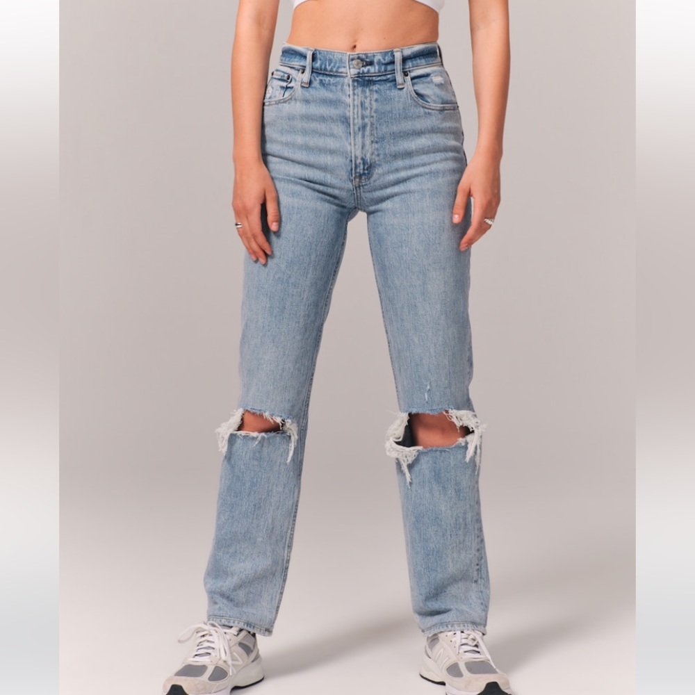 Ultra High Rise 90s Straight Jean- Light ripped medium wash Size 26 Regular